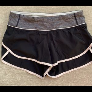 Lululemon 🍋 speed up shorts size 4. Inseam 2.5